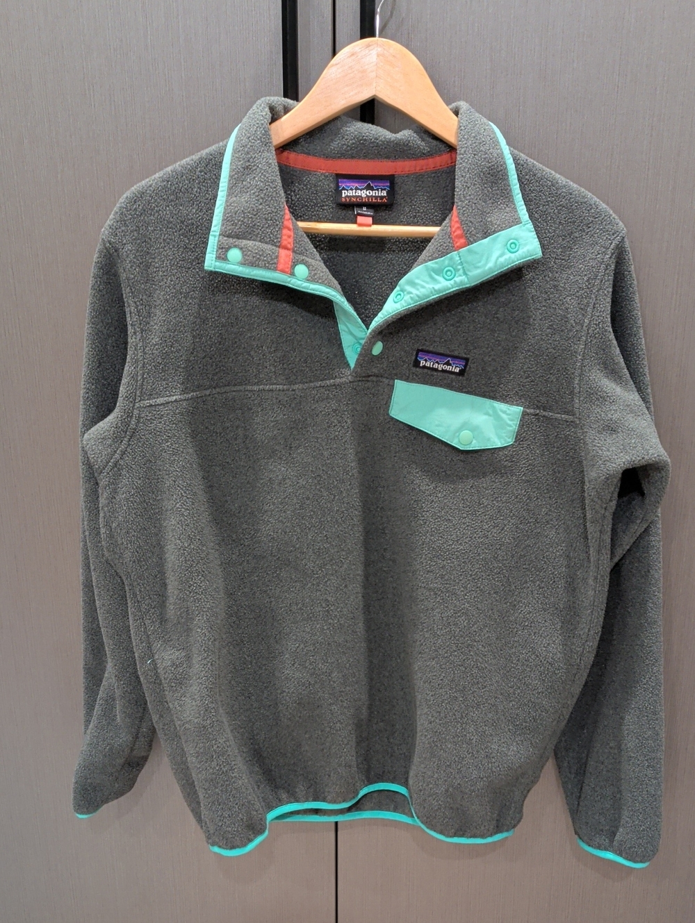 Patagonia Men's Gray Fleece Snap-T Pullover with Teal Trim